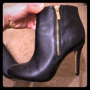 Banana republic heeled booties size 7.5